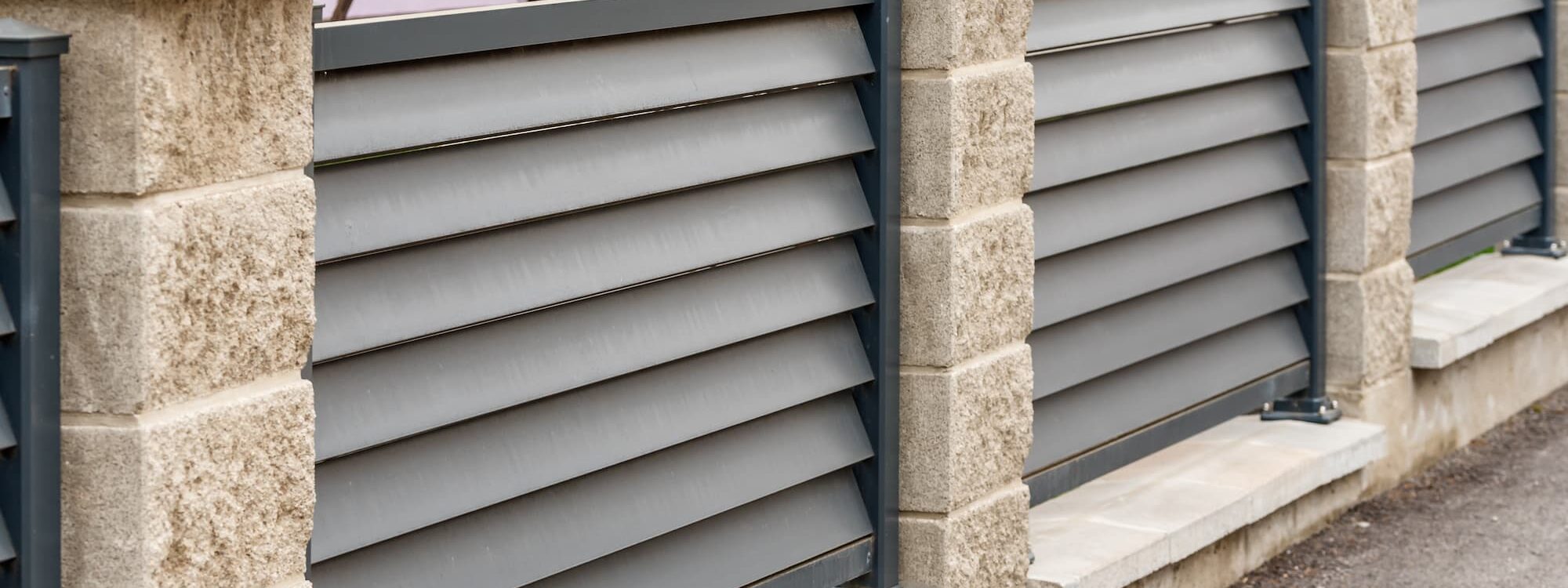 CLOTURE_SOUPLE_RIGIDE_GARDE_CORP_PORTAIL_2 2000X750 | DC Aménagement Grillage souple vs grillage semi-rigide : comment faire le bon choix ? Wittenheim