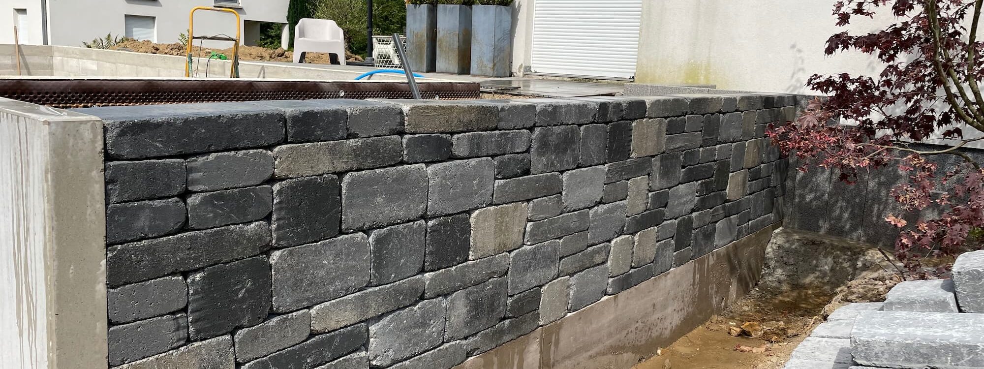 MACONNERIE_PAYSAGERE_CREATION_ALLES_1 2000X750 | DC Aménagement Comment intégrer un mur de soutènement dans un jardin en pente pour allier praticité et esthétique ? Illzach
